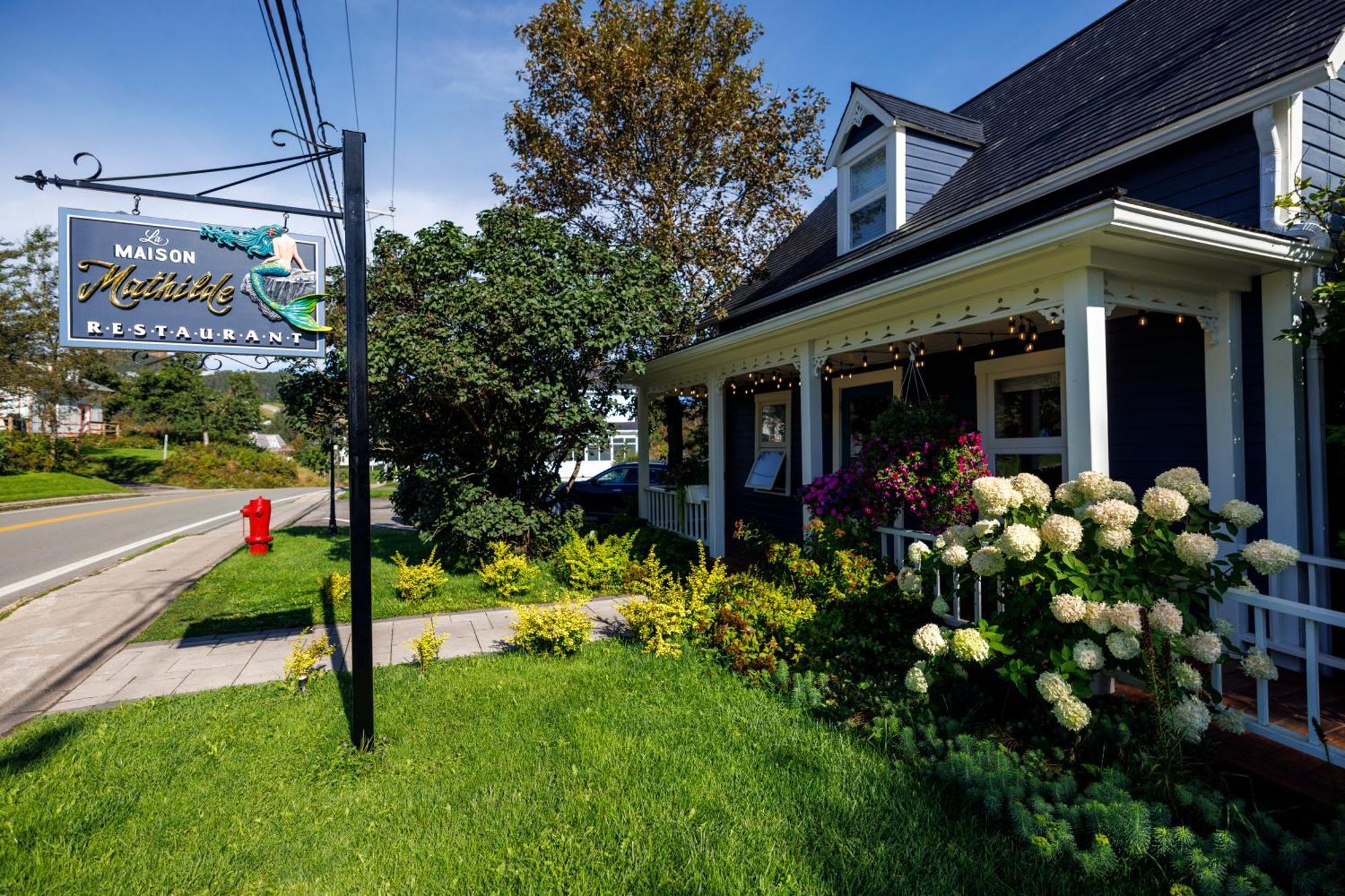 Motel Les Trois Soeurs Perce